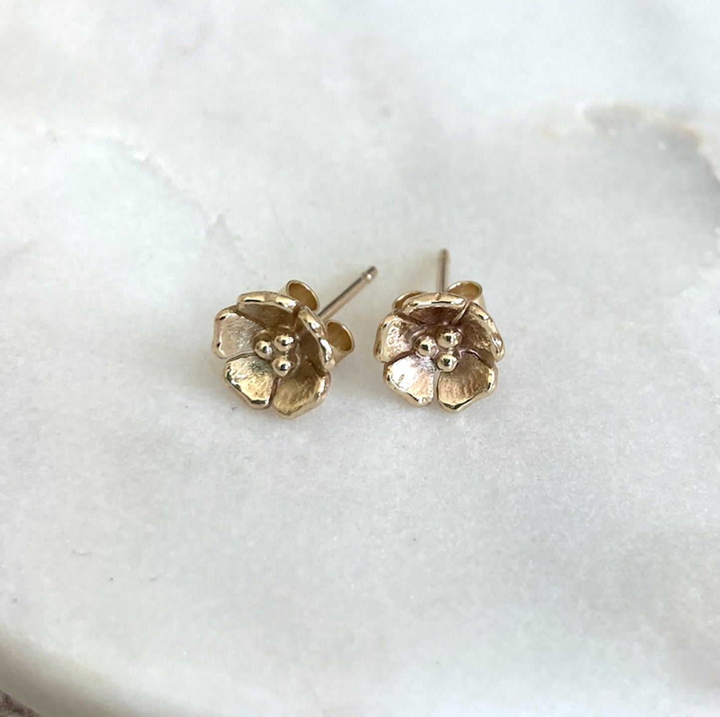 9ct Gold flower stud earrings