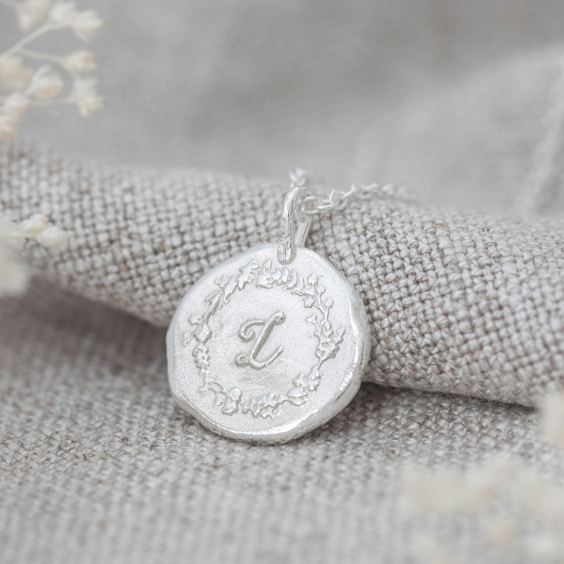 A personalised monogram pendant in letter "L"