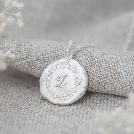 A personalised monogram pendant in letter "L"