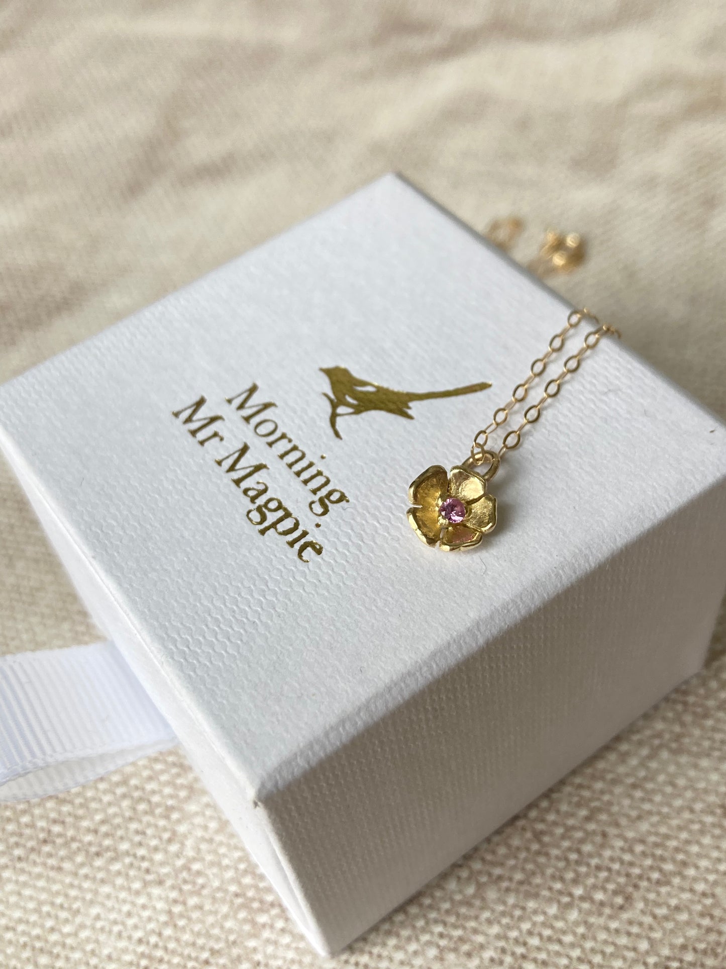 9ct gold flower pendant with sapphire