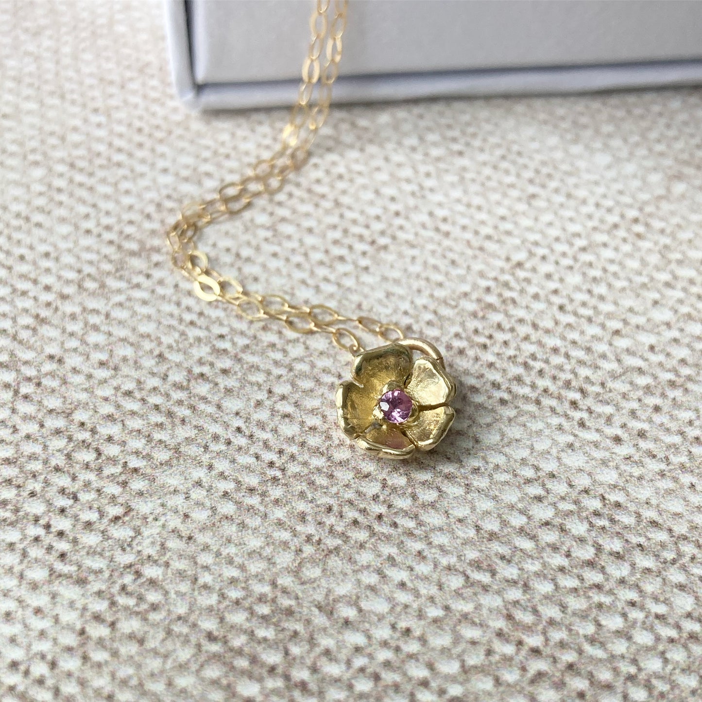 9ct gold flower pendant with sapphire