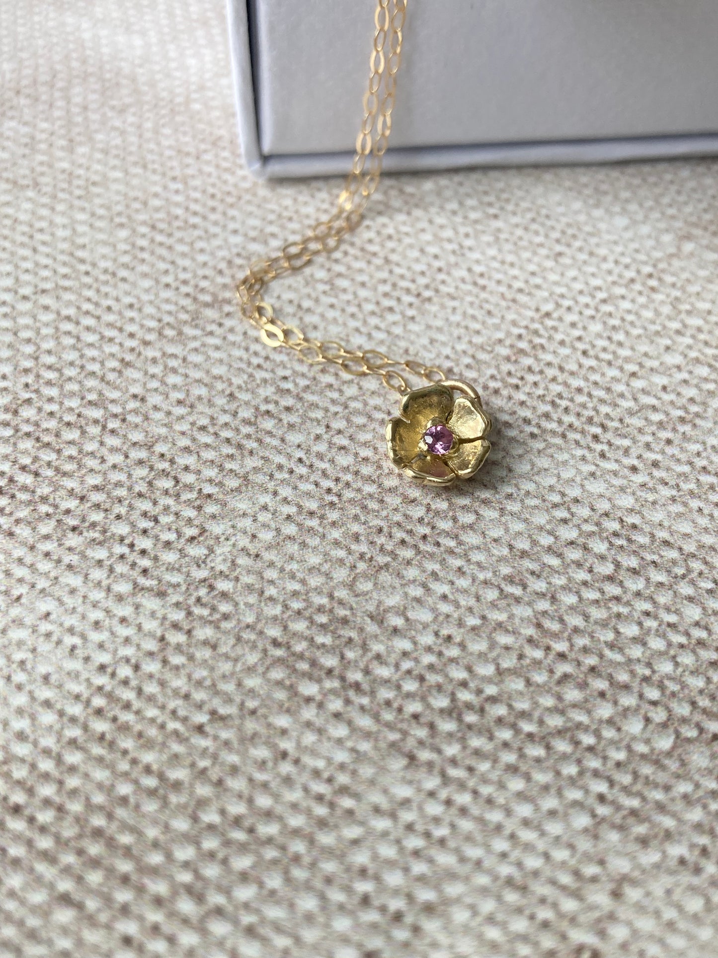 9ct gold flower pendant with sapphire